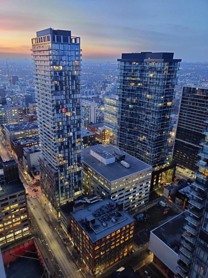 2 Bedrooms & 1 Bedroom Spectacular Apartments Toronto Kültér fotó