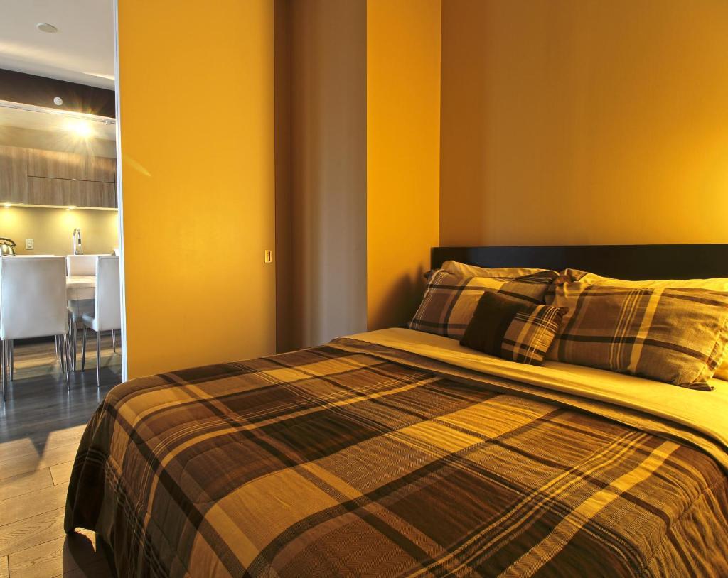 2 Bedrooms & 1 Bedroom Spectacular Apartments Toronto Kültér fotó
