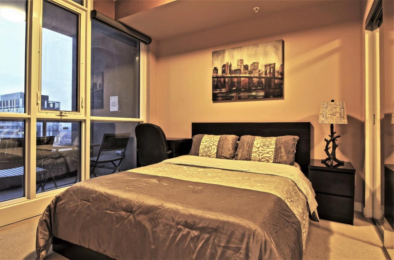 2 Bedrooms & 1 Bedroom Spectacular Apartments Toronto Kültér fotó
